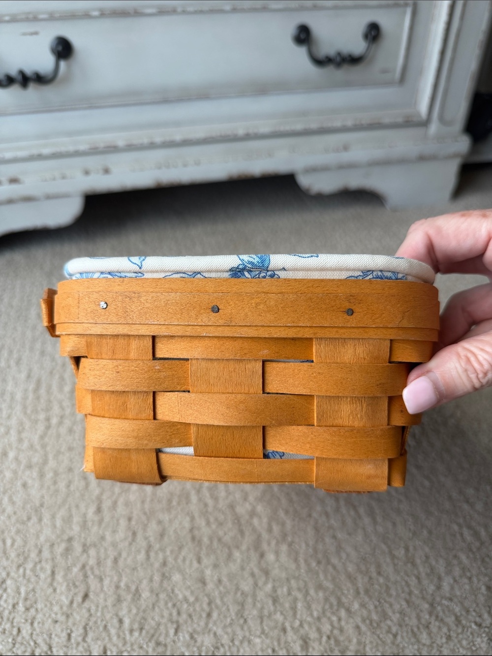 Longaberger Handwoven Tan Bread Basket with Blue Floral Liner & plastic liner - Picture 4 of 8